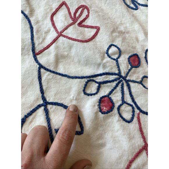 Vtg 50s Traditional Crewel Work Hand Embroidered Floral Tassels Bedspread 81x92 - Picture 13 of 16
